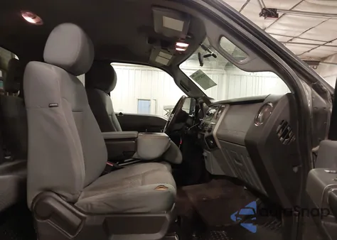 2015 Ford F-250 Xlt z USA, uszkodzony, nr VIN 1FT7X2B67FEB60492